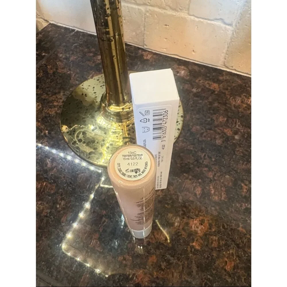 Gucci Éternité de Beauté Full Coverage Matte Foundation 134C Fair new in box
